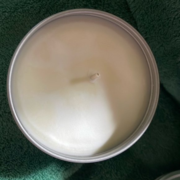 GIVEAWAY 🌺🌸🌺🌸🌺 Trader Joe’s peach black tea candle in tin NWT - Picture 3 of 4